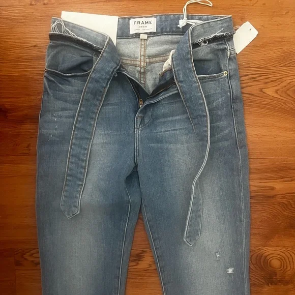 NWT Frame Le High Straight Tie Waist Raw Hem
Jeans Size 25 - Picture 4 of 15